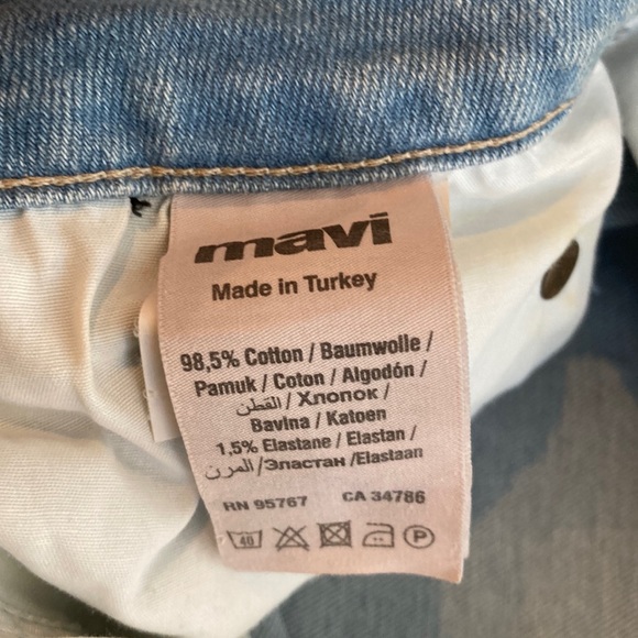 Distressed High-waisted Jean Shorts - Picture 5 of 7